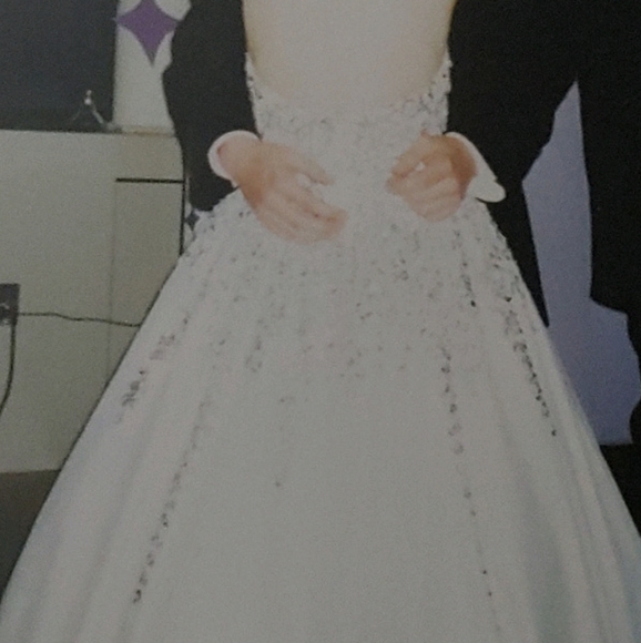 White Strapless Prom/Wedding Dress w/Silver Filigree SZ2 Altered - Picture 10 of 10